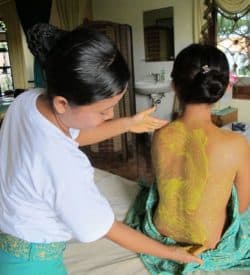A demonstration of a Balinese body scrub at Bali BISA where you can gain a certificate in five days in body scrubs 7 wraps